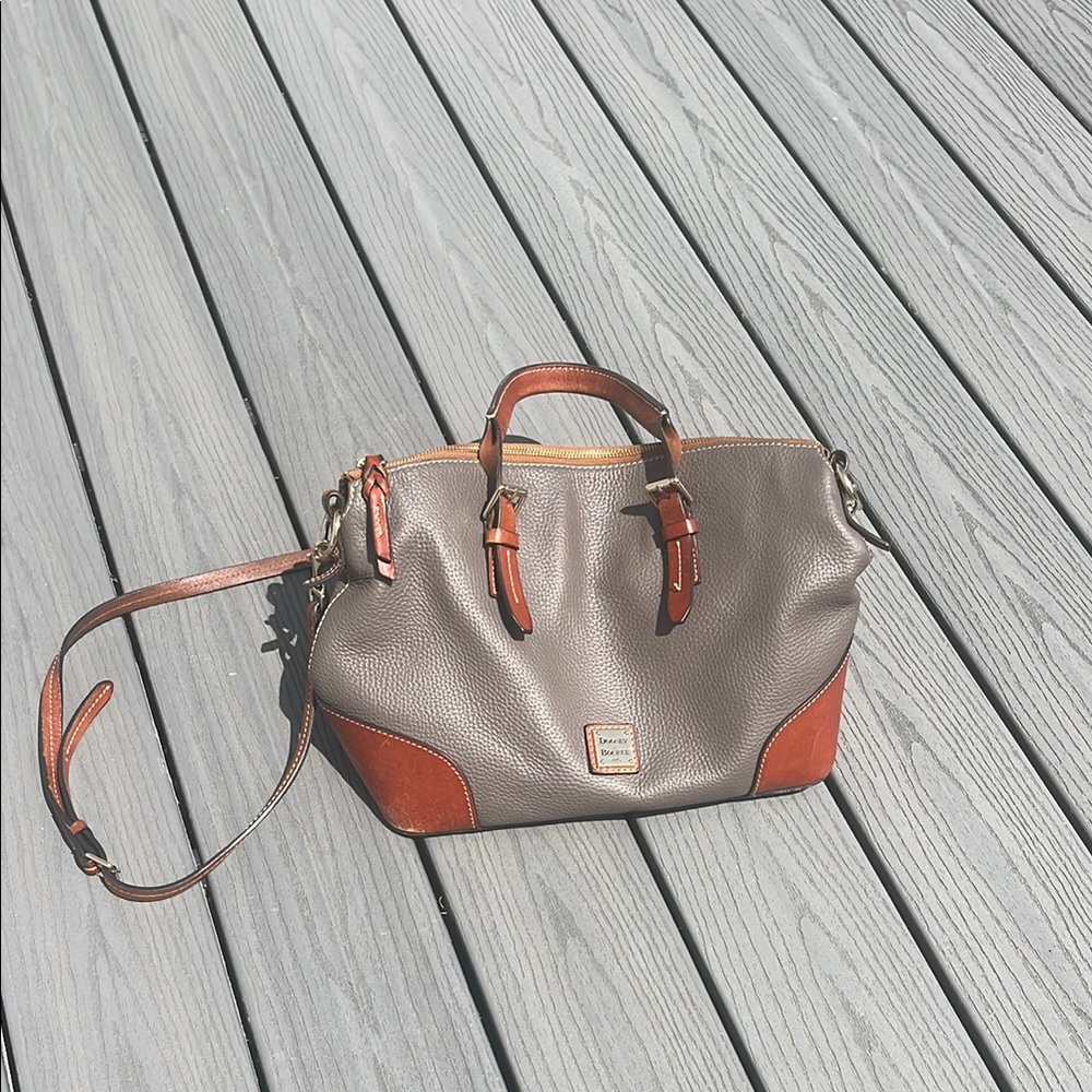 ❄️ Dooney & Bourke Large Leather Elephant Color Shoulder Bag
